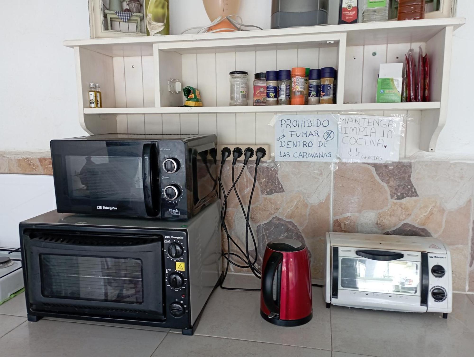 Caravanas Y Habitaciones Para Relajarse 삭스 외부 사진